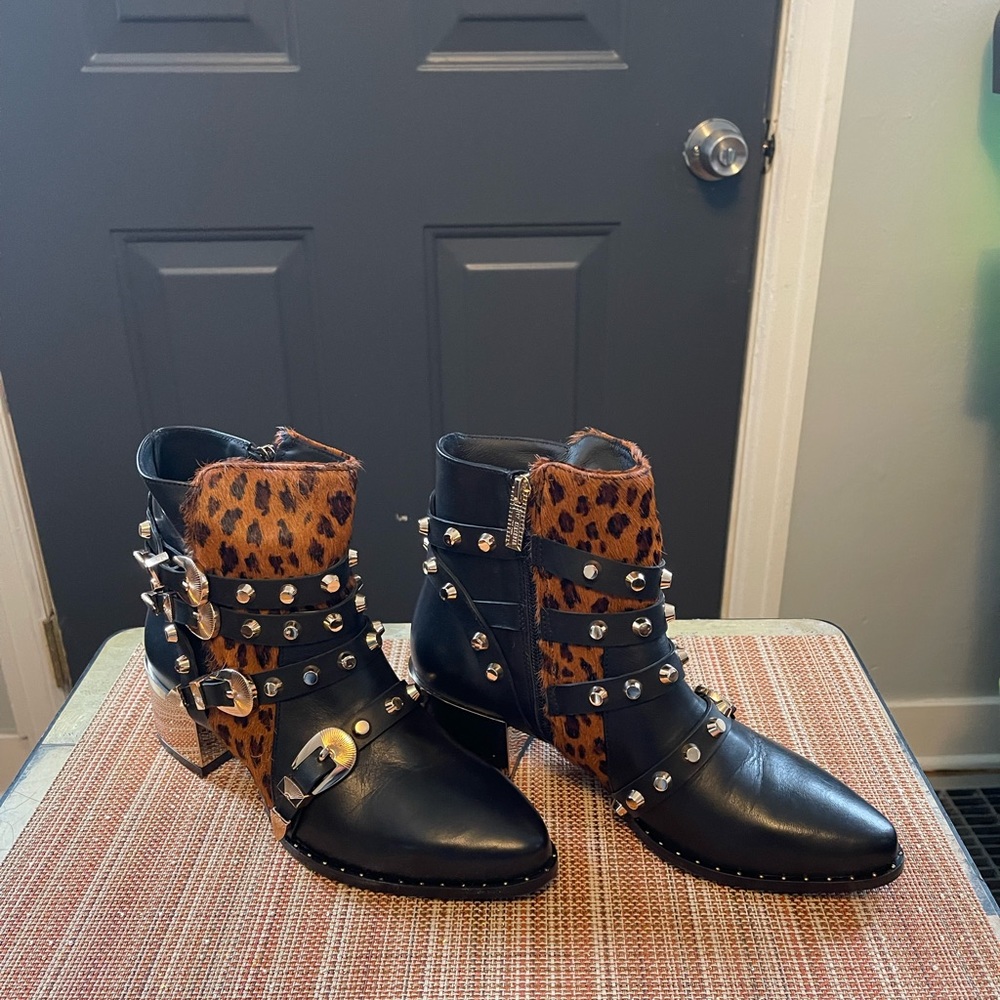 IVY KIRZHNER BOOTIE ! BRAND NEW